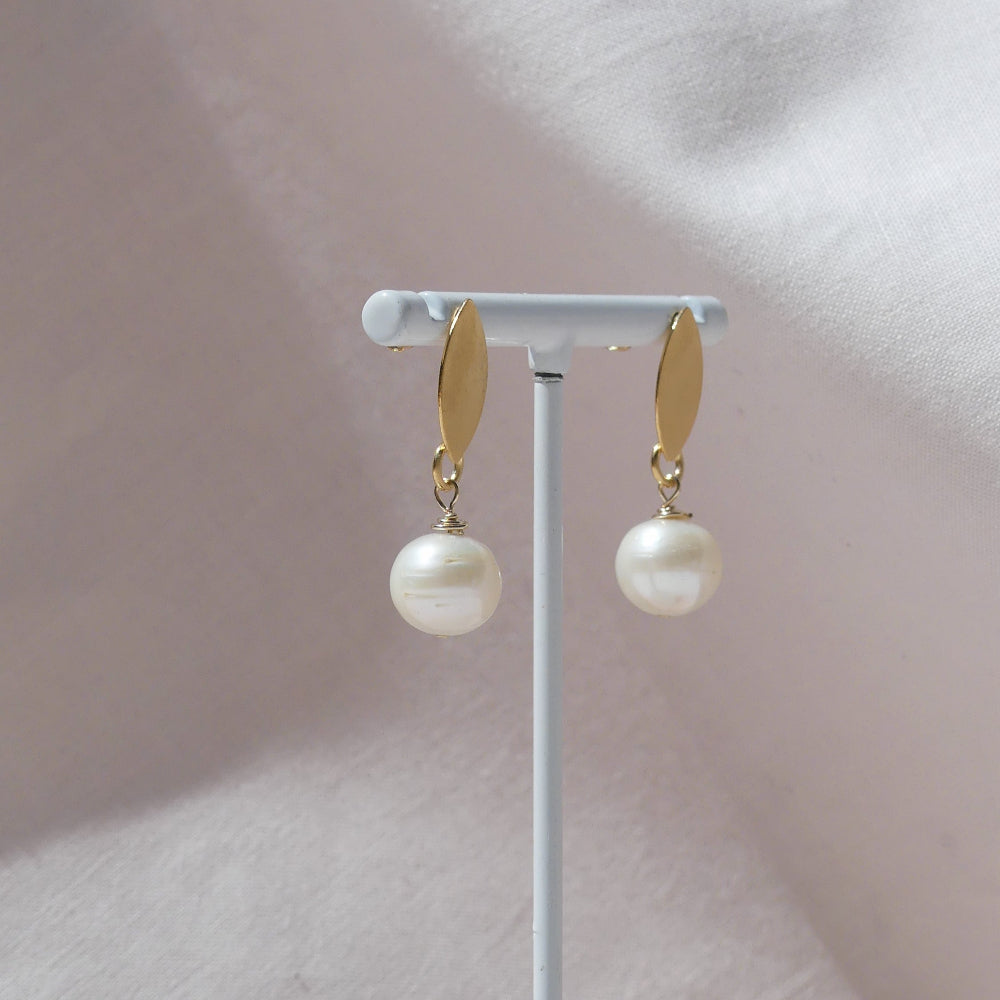 Seedpod pearl earrings
