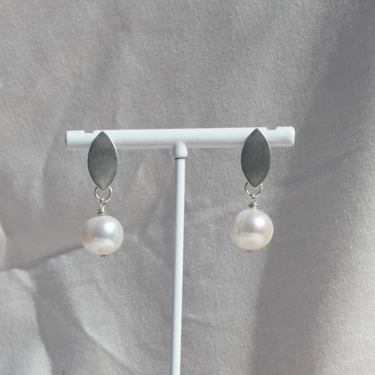 Seedpod pearl earrings