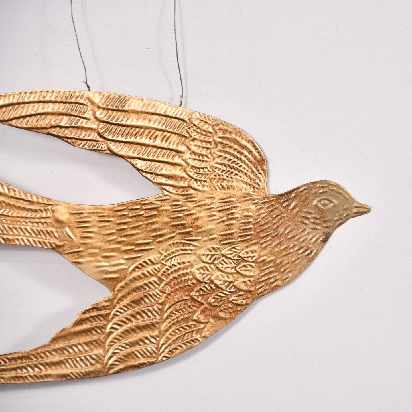 GOLD SWALLOW BIRD HANGING 16x1x9CM (small)