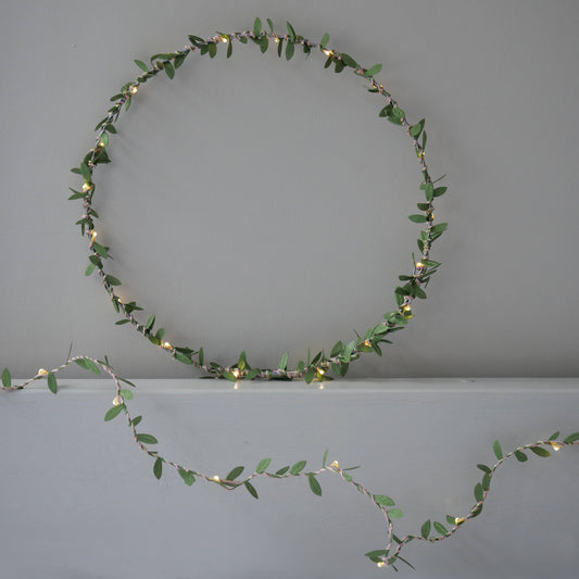 Green Leaf Light Up Wreath - Christmas Decoration