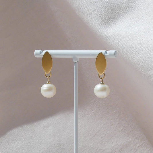 Seedpod pearl earrings